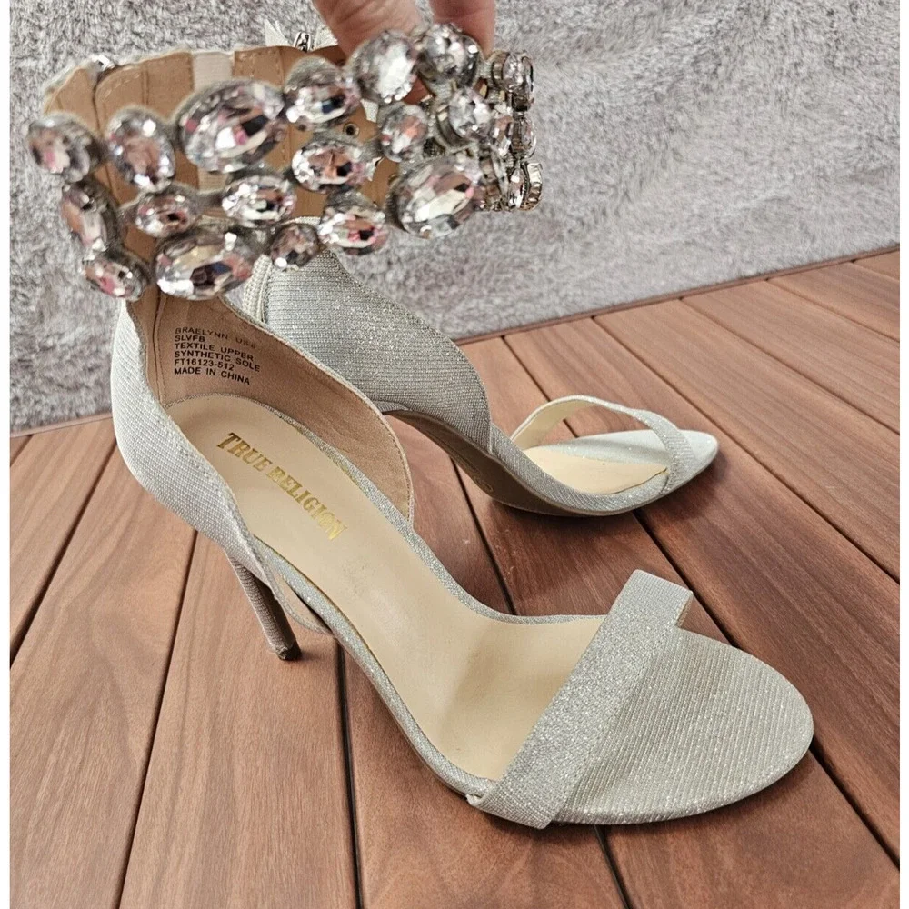 New True Religion Braelyn Metallic Silver Rhinestone‎ Ankle Wrap Heels sz 8